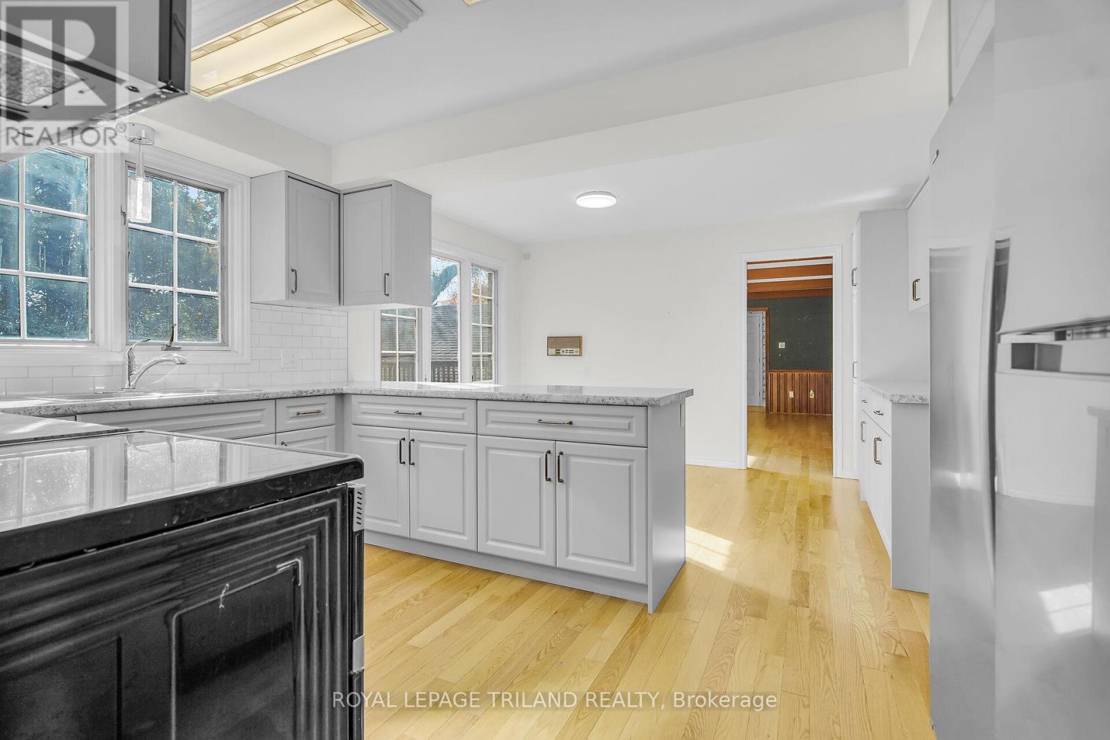 808 Clearview Crescent, London North, Ontario  N6H 4P7 - Photo 7 - X12502744