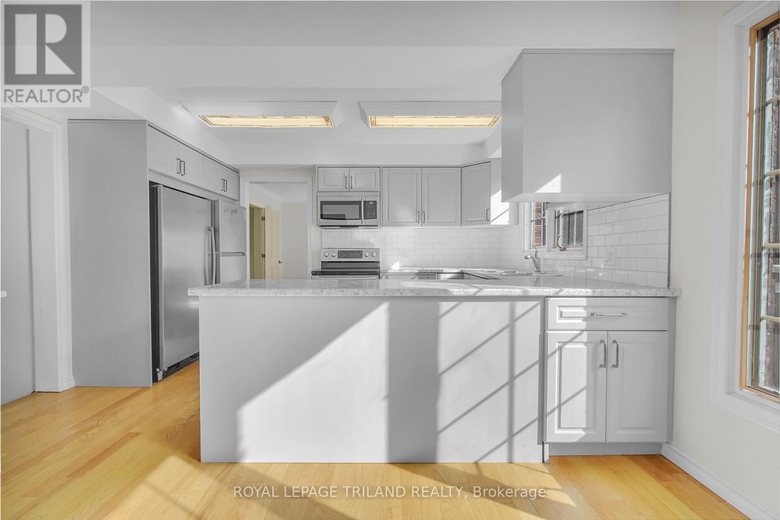 808 Clearview Crescent, London North, Ontario  N6H 4P7 - Photo 8 - X12502744