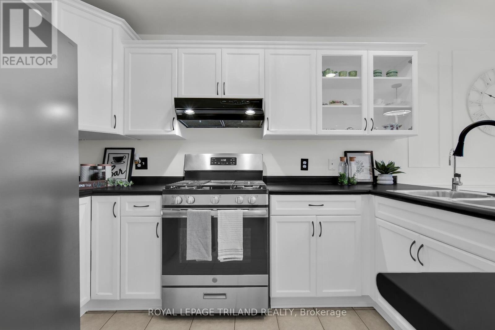 1547 Beaverbrook Avenue, London North (North M), Ontario  N6H 5V3 - Photo 8 - X12502756