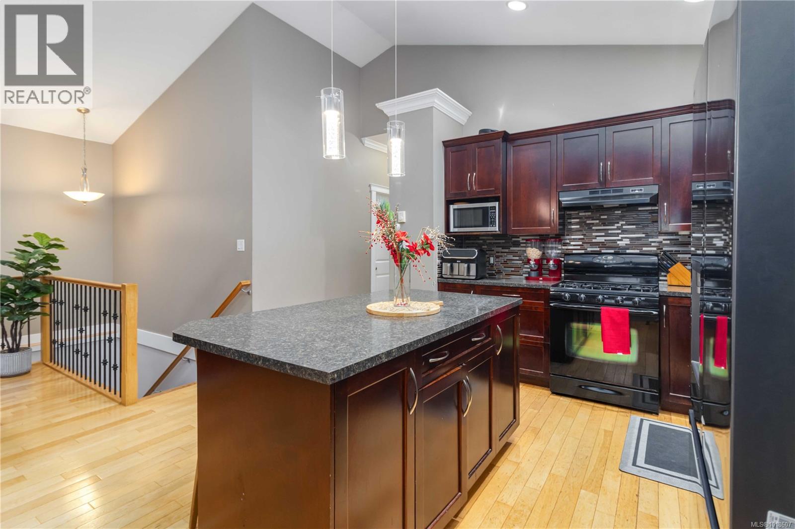 909 Cavalcade Terr, Langford, British Columbia  V8B 6W6 - Photo 15 - 1018607