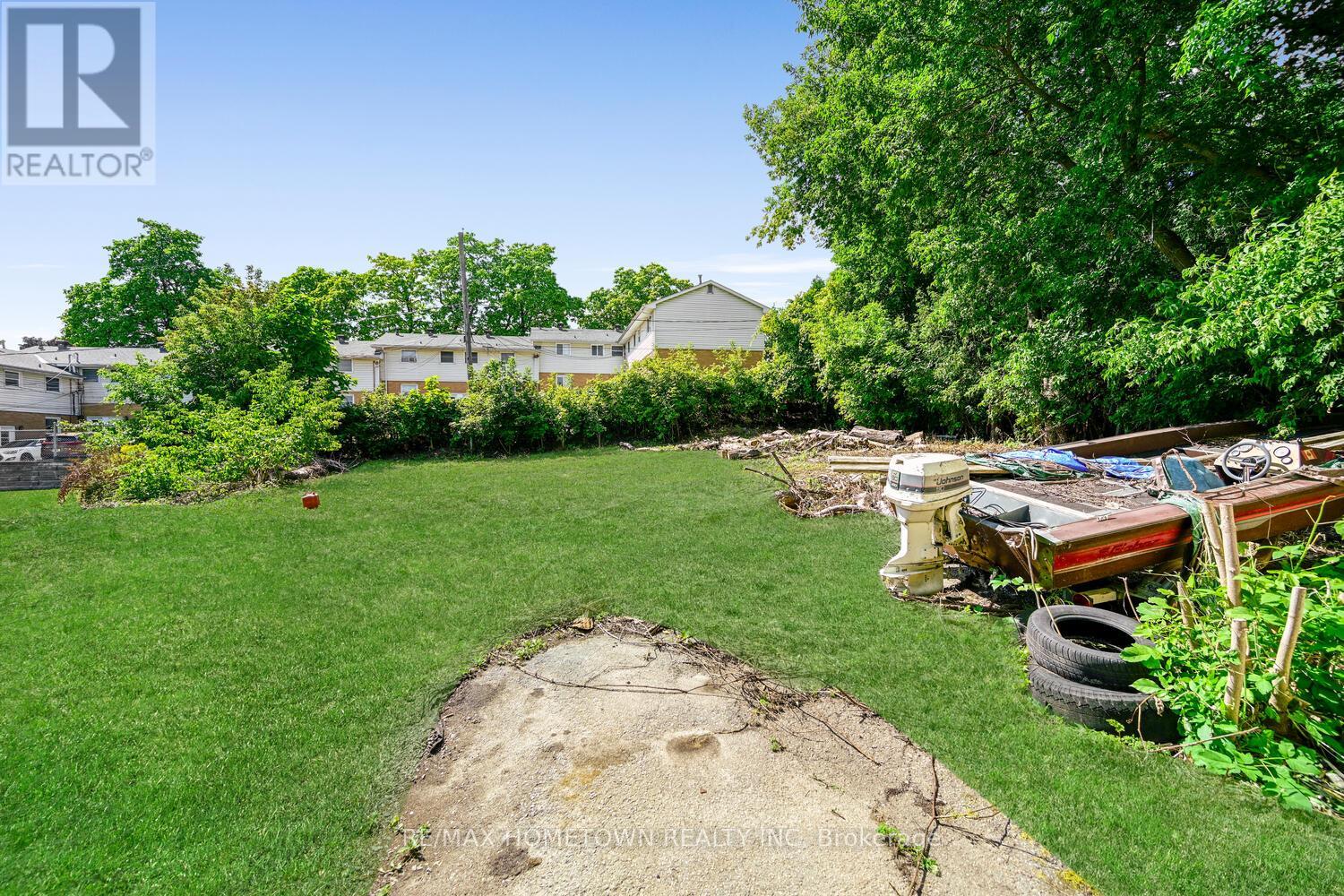 44 Stewart Boulevard, Brockville, Ontario K6V 4W1 - Photo 11 - X12375398