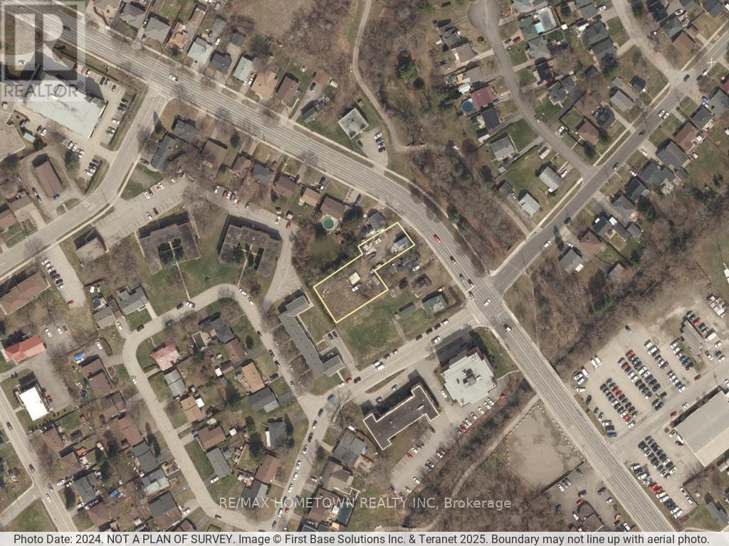 44 Stewart Boulevard, Brockville, Ontario K6V 4W1 - Photo 3 - X12375398