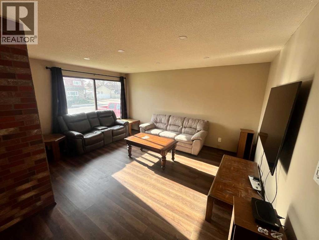 4633 51 Avenue, Taber, Alberta  T1G 1B4 - Photo 9 - A2268283