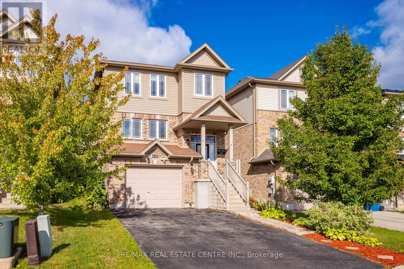 110 Oakes Crescent, Guelph, Ontario  N1E 0J5 - Photo 2 - X12502374