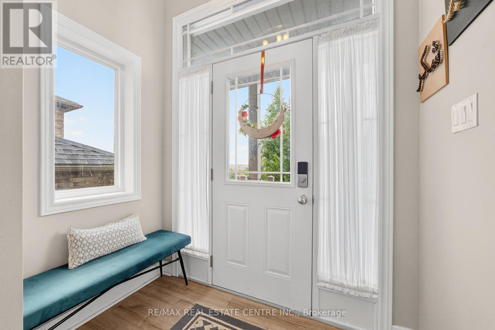 110 Oakes Crescent, Guelph, Ontario  N1E 0J5 - Photo 4 - X12502374