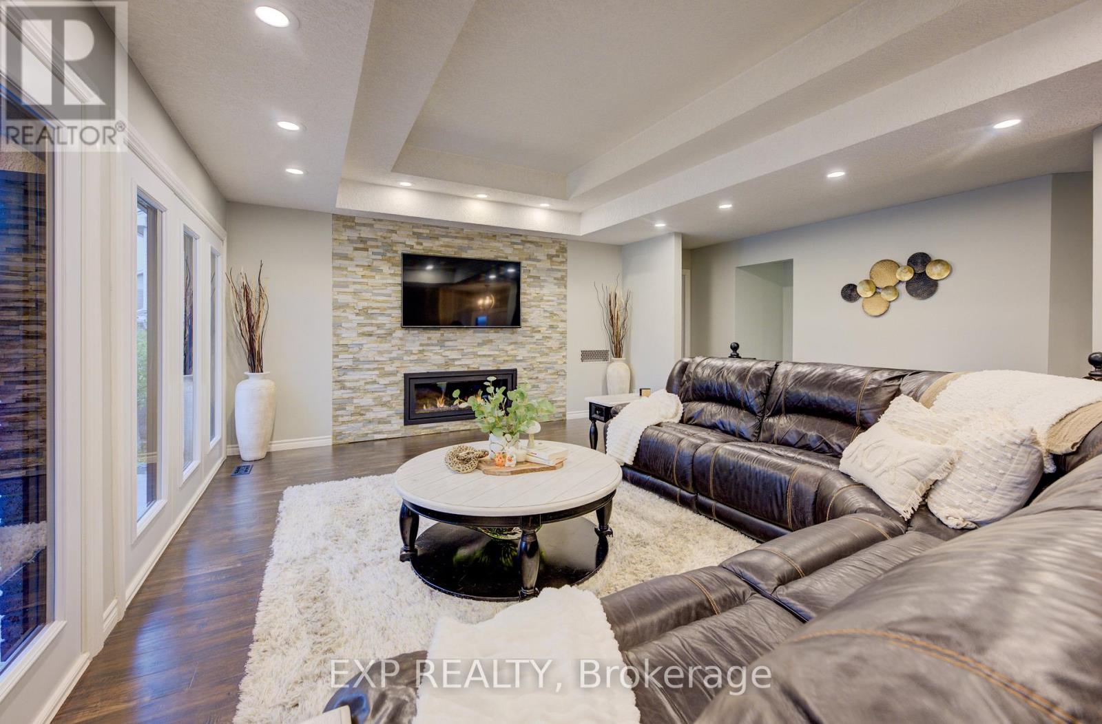 28 Musselman Crescent, Woolwich, Ontario  N0B 1N0 - Photo 6 - X12502378