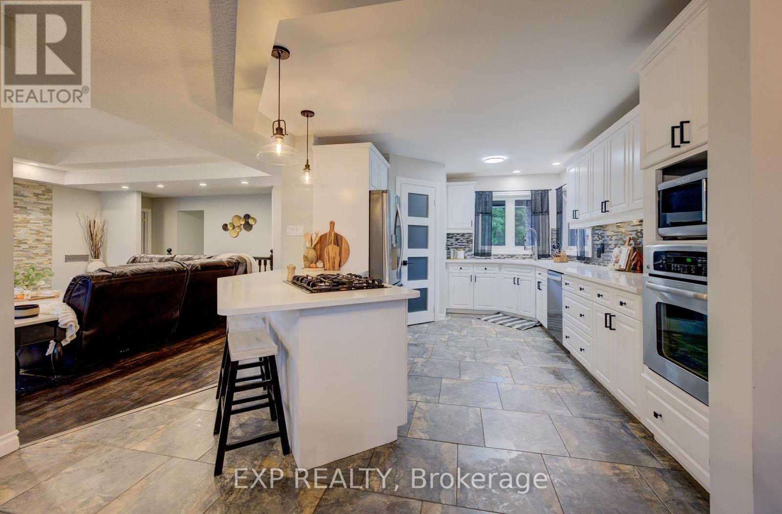 28 Musselman Crescent, Woolwich, Ontario  N0B 1N0 - Photo 9 - X12502378