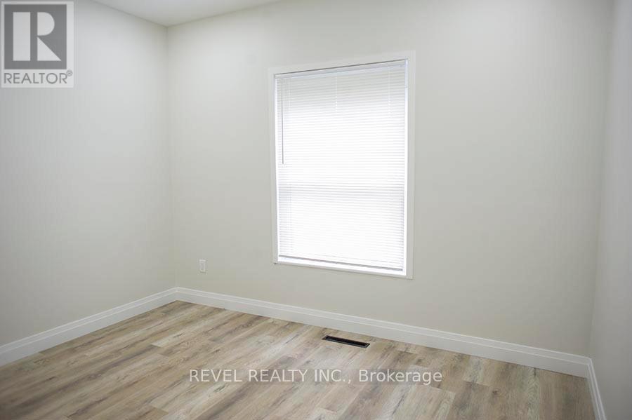2 - 160 Darling Street, Brantford, Ontario  N3S 3W6 - Photo 6 - X12502490