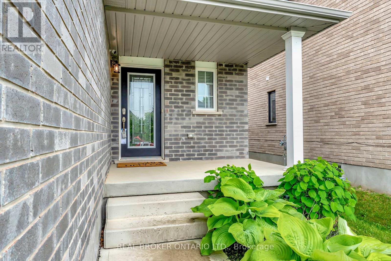 3 Crawford Place, Brant, Ontario  N3L 0A6 - Photo 3 - X12502564