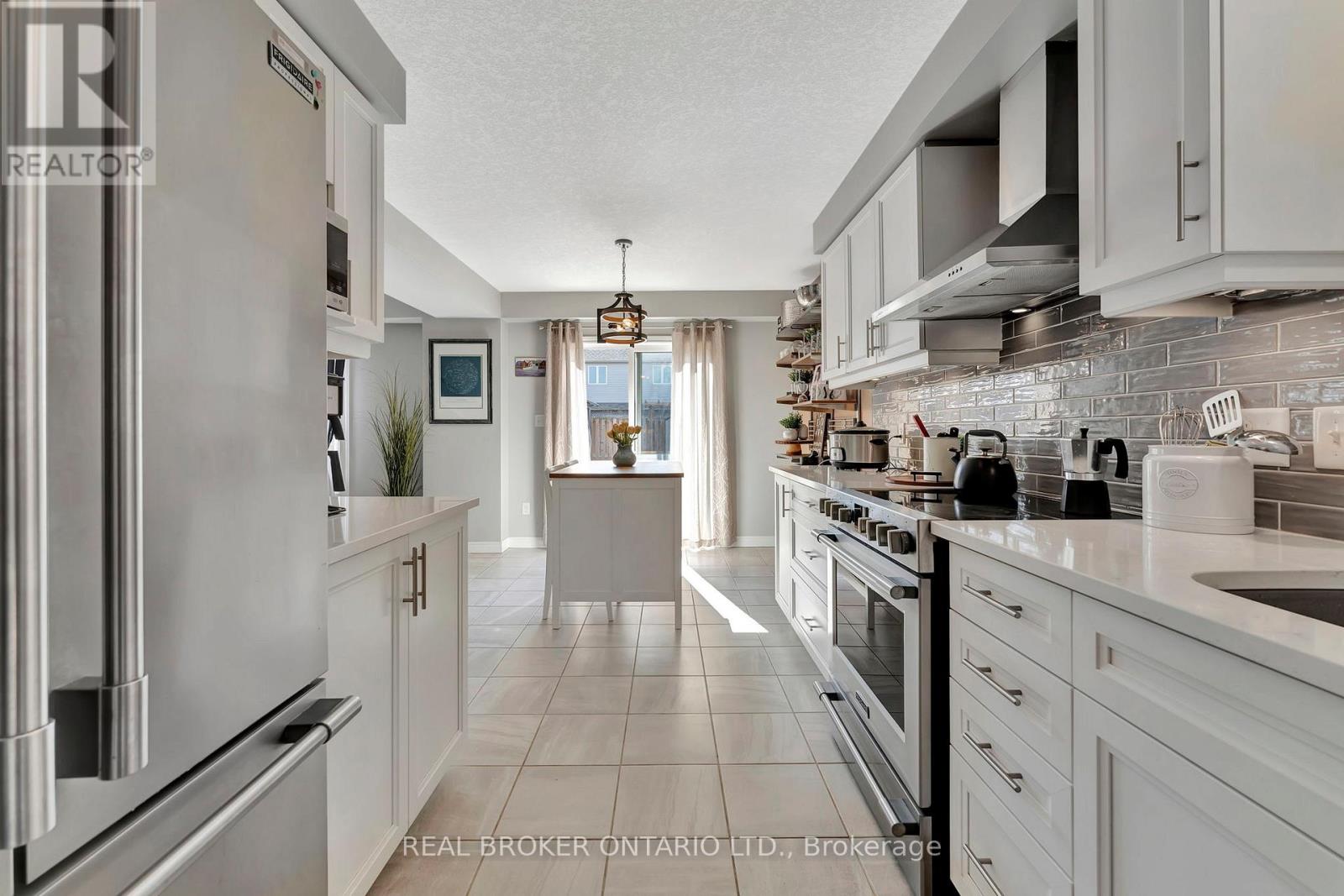 3 Crawford Place, Brant, Ontario  N3L 0A6 - Photo 7 - X12502564