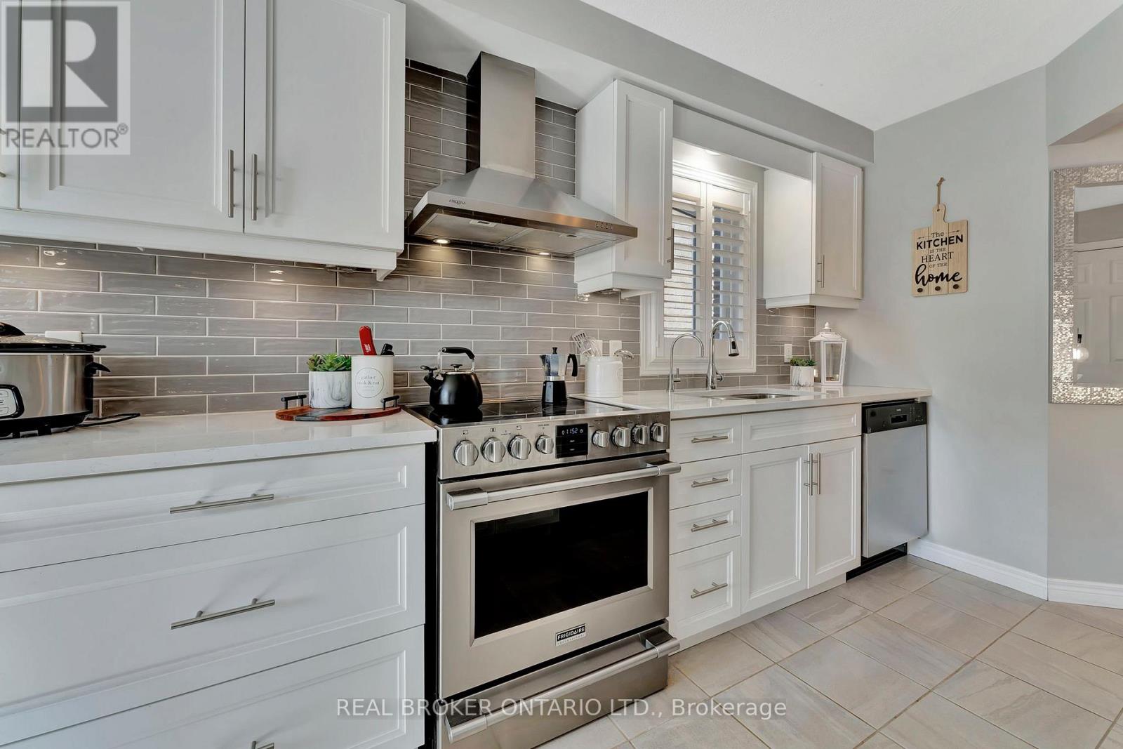 3 Crawford Place, Brant, Ontario  N3L 0A6 - Photo 9 - X12502564