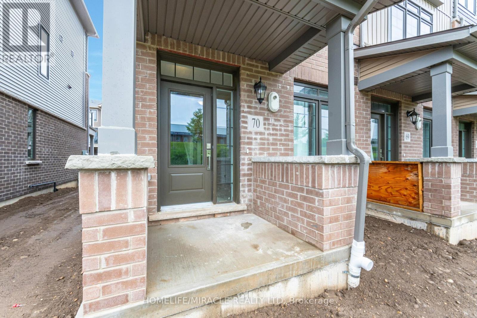 70 - 10 Birmingham Drive E, Cambridge, Ontario  N1R 0C6 - Photo 3 - X12502608