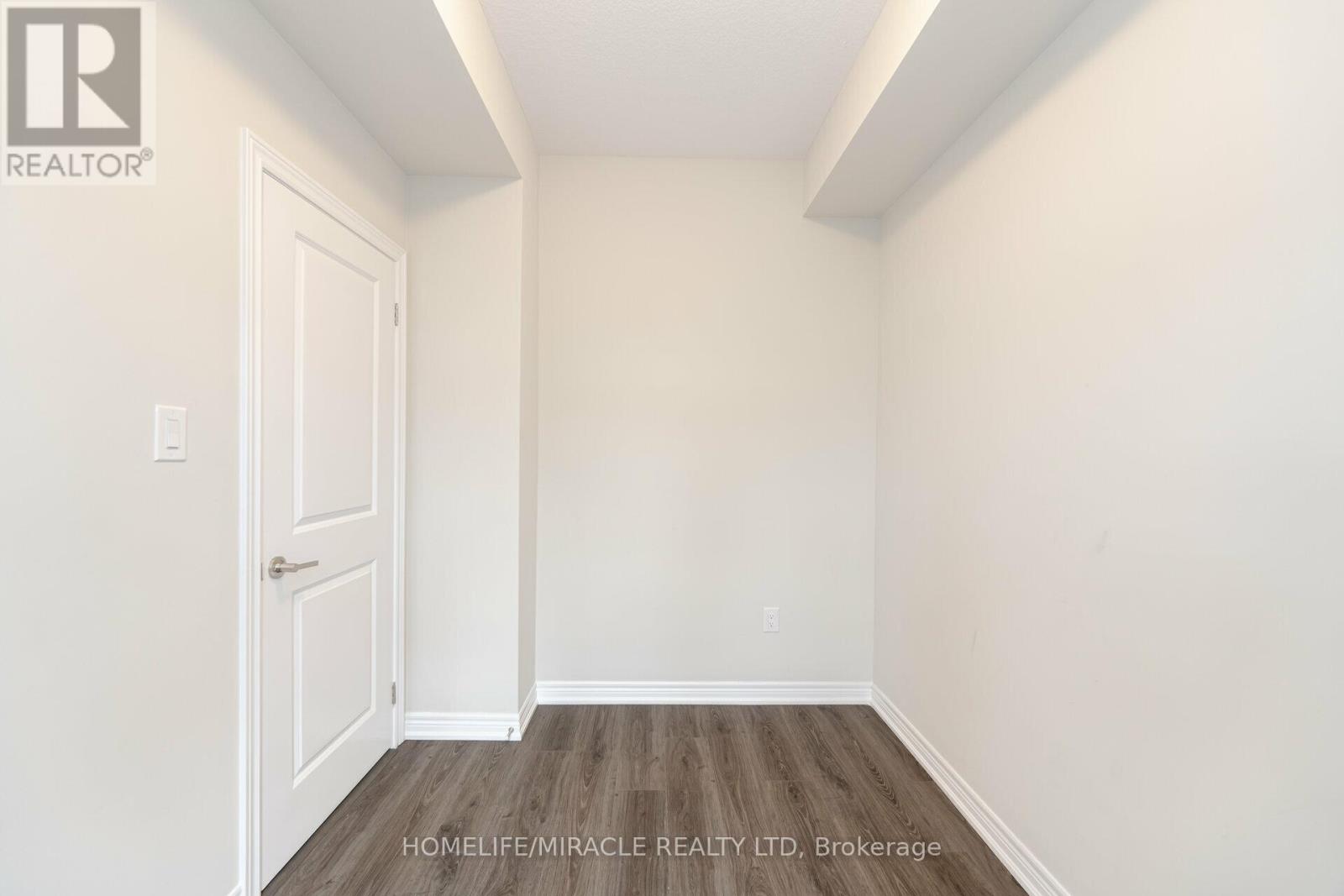 70 - 10 Birmingham Drive E, Cambridge, Ontario  N1R 0C6 - Photo 6 - X12502608