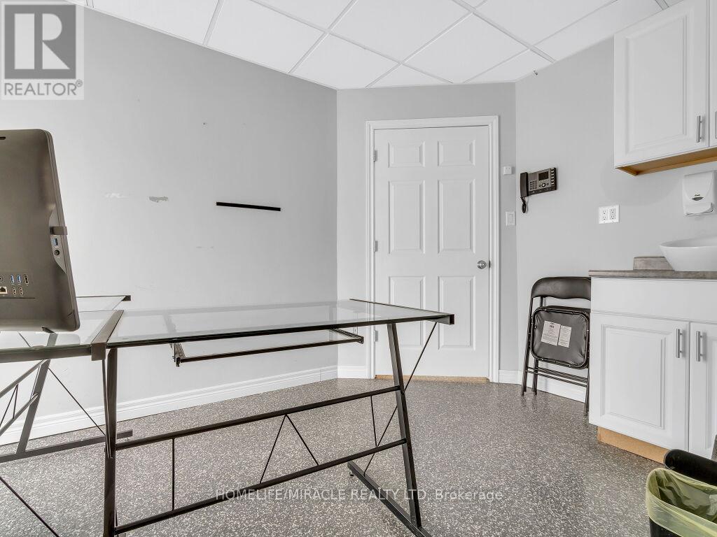 389 Lyle (Main Floor) Street, London East, Ontario  N5W 3R6 - Photo 6 - X12502610