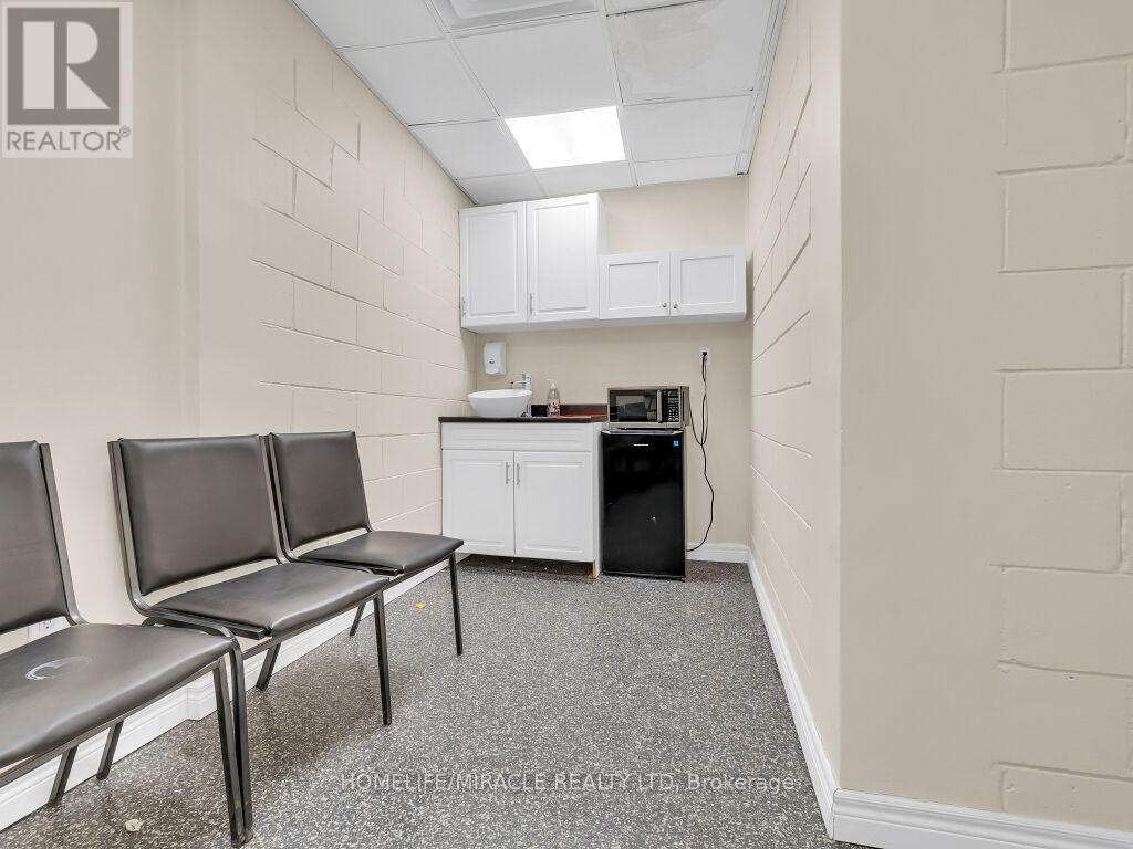 389 Lyle (Main Floor) Street, London East, Ontario  N5W 3R6 - Photo 7 - X12502610