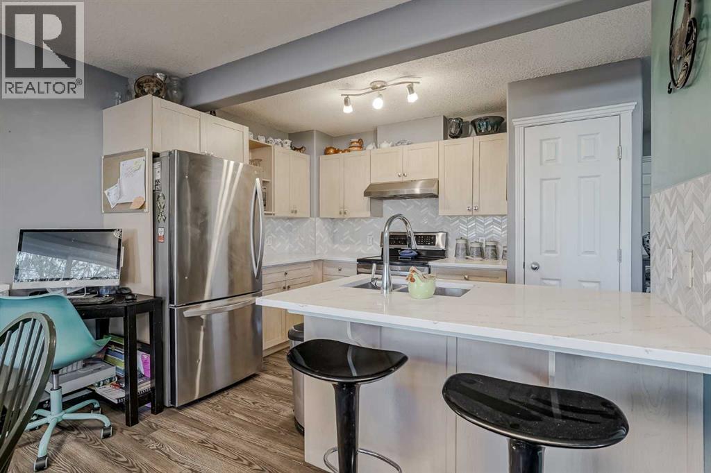 7, 102 Canoe Square Sw, Airdrie, Alberta  T4B 2Z1 - Photo 3 - A2264070