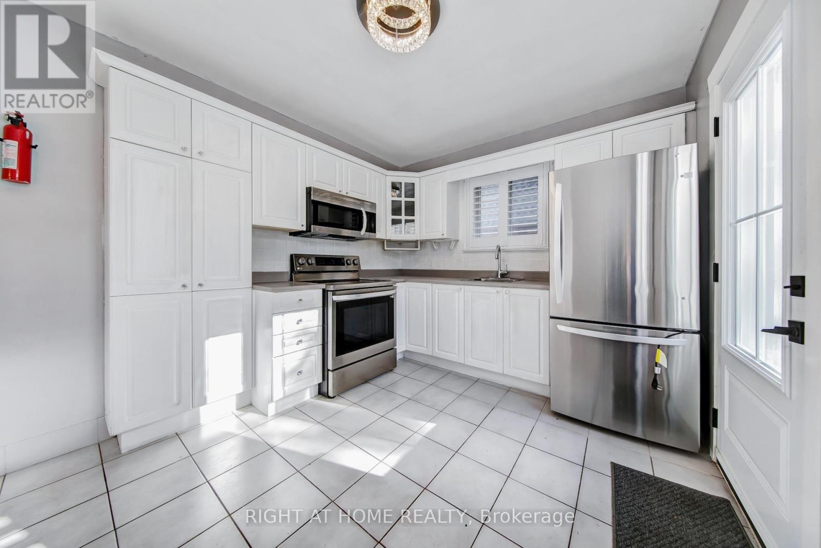 357 Drewry Avenue, Toronto, Ontario  M2R 2K3 - Photo 20 - C12502370