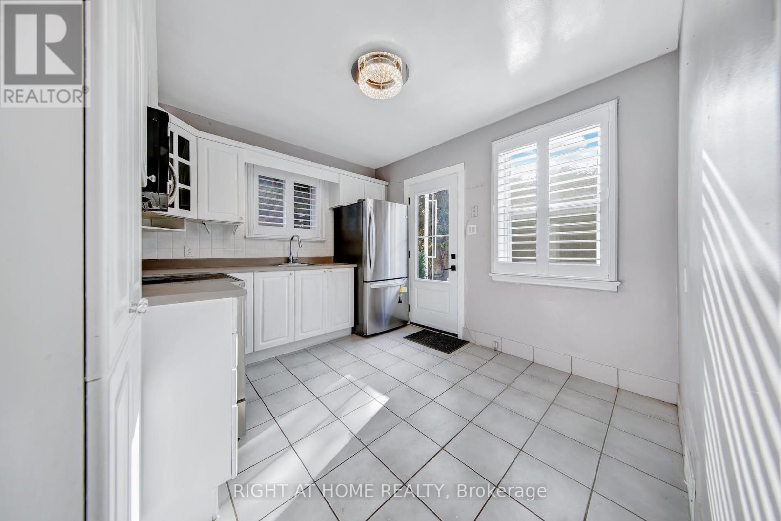 357 Drewry Avenue, Toronto, Ontario  M2R 2K3 - Photo 12 - C12502370