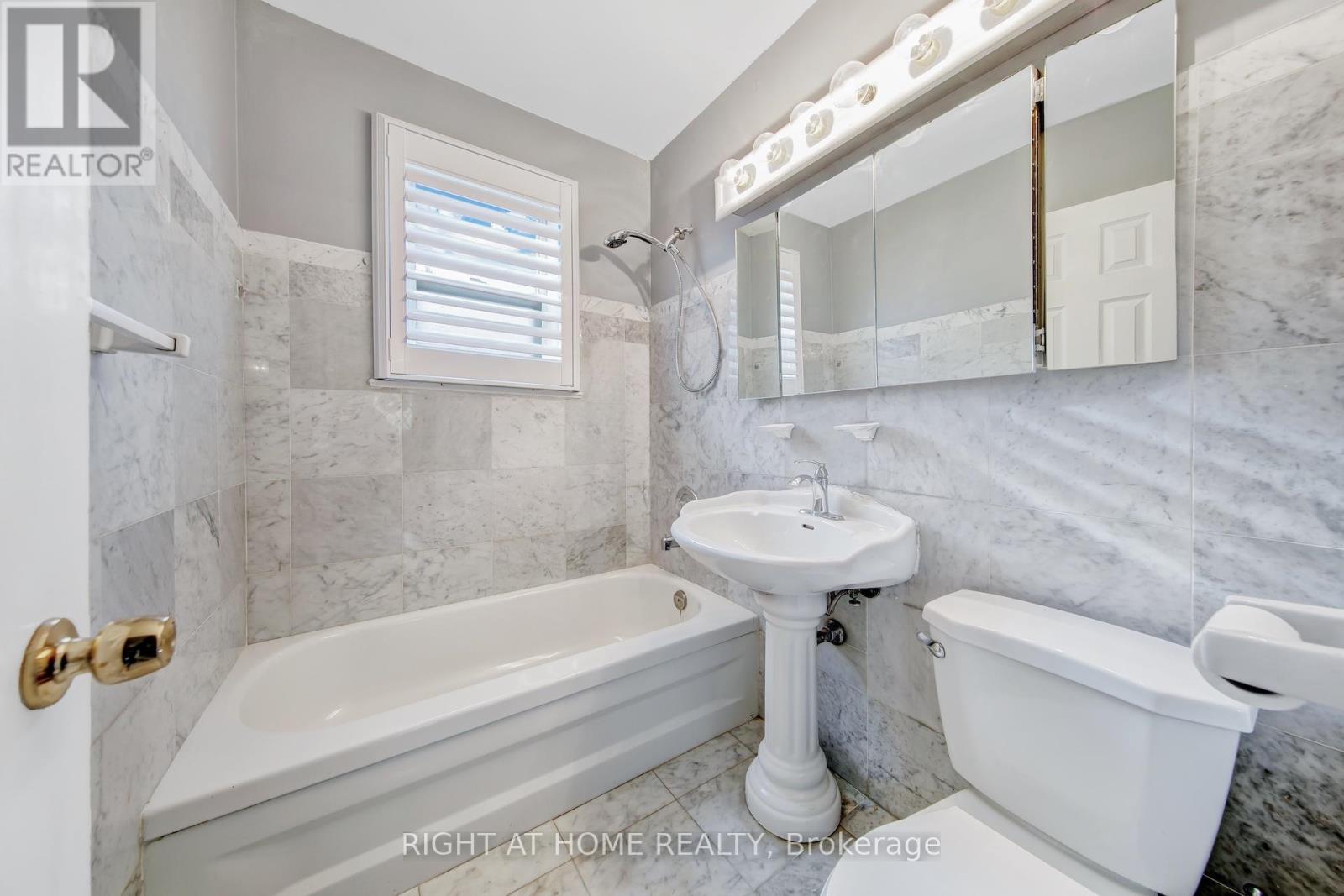 357 Drewry Avenue, Toronto, Ontario  M2R 2K3 - Photo 18 - C12502370