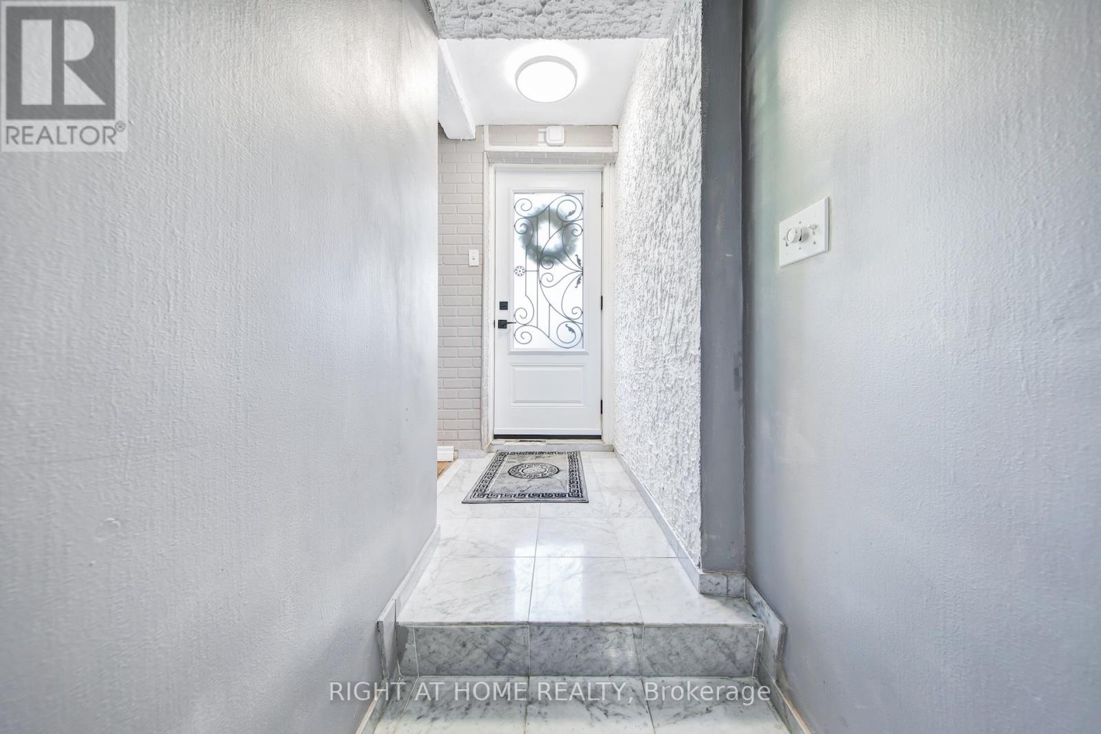357 Drewry Avenue, Toronto, Ontario  M2R 2K3 - Photo 14 - C12502370