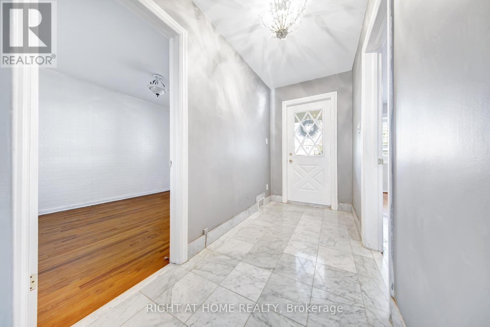 357 Drewry Avenue, Toronto, Ontario  M2R 2K3 - Photo 17 - C12502370