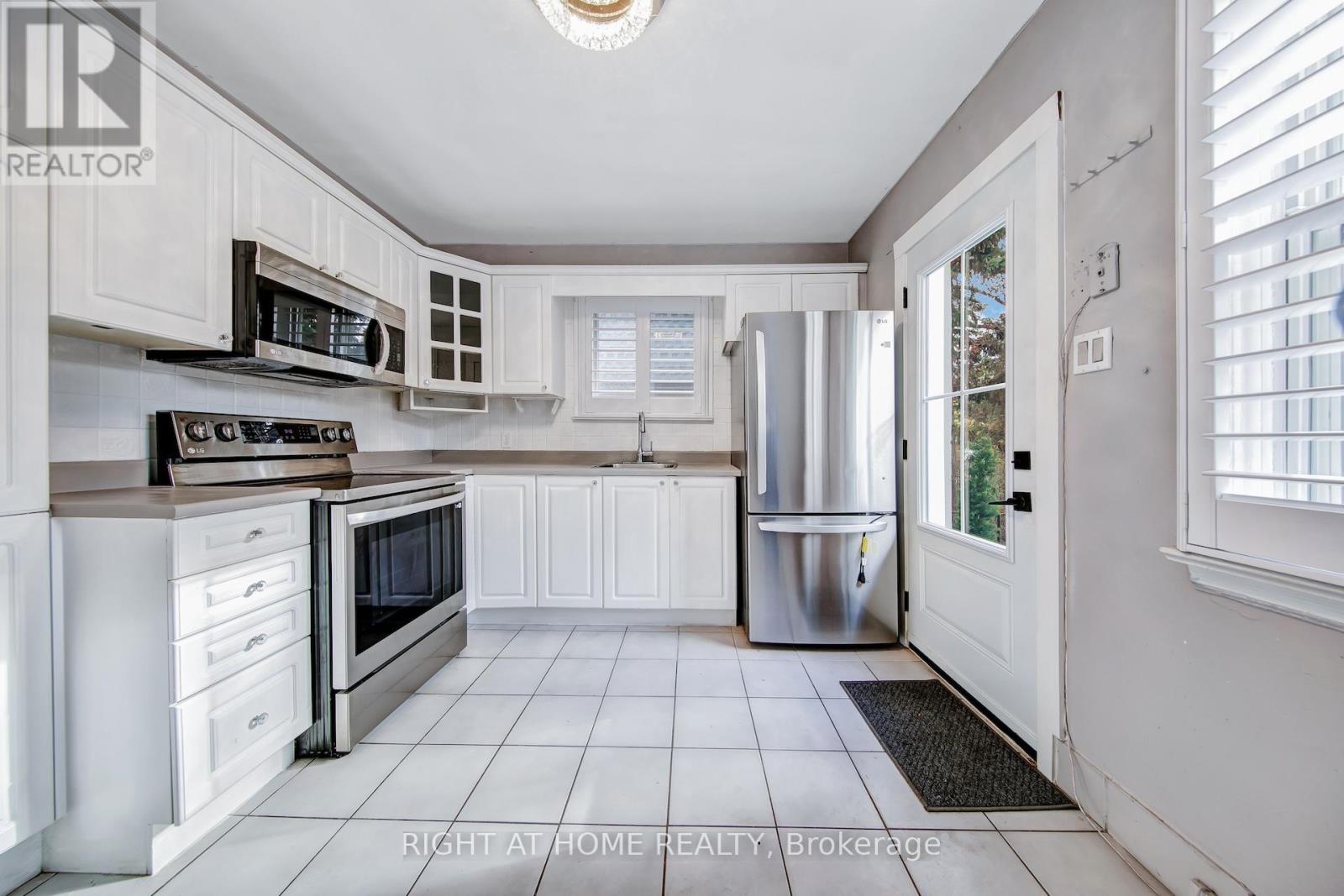 357 Drewry Avenue, Toronto, Ontario  M2R 2K3 - Photo 19 - C12502370