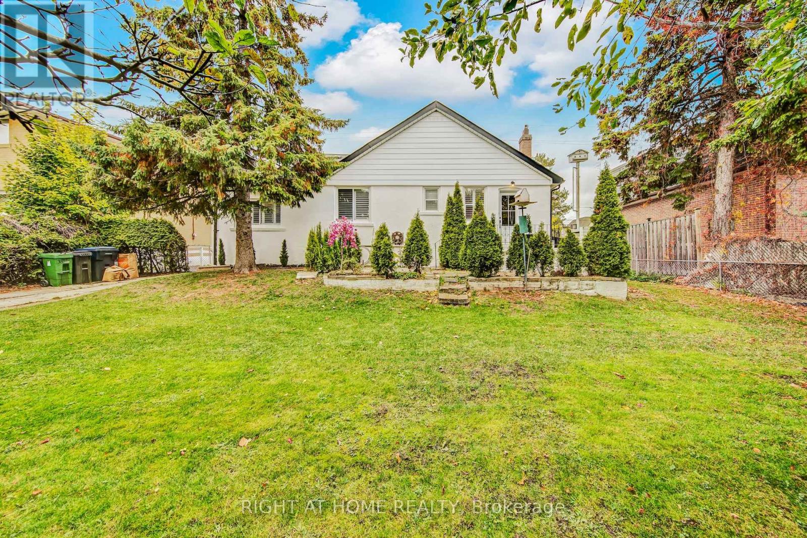 357 Drewry Avenue, Toronto, Ontario  M2R 2K3 - Photo 34 - C12502370