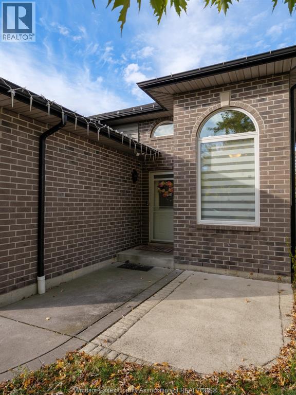 2487 Duneshill, Windsor, Ontario  N8P 1V6 - Photo 2 - 25027821