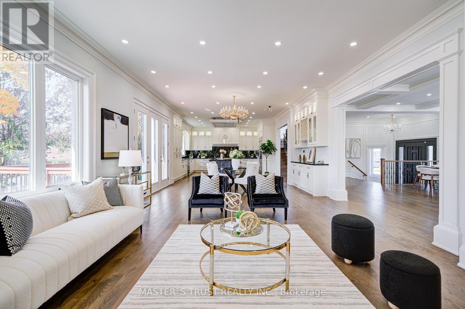 36 Sussex Avenue, Richmond Hill, Ontario  L4C 2E6 - Photo 10 - N12502492