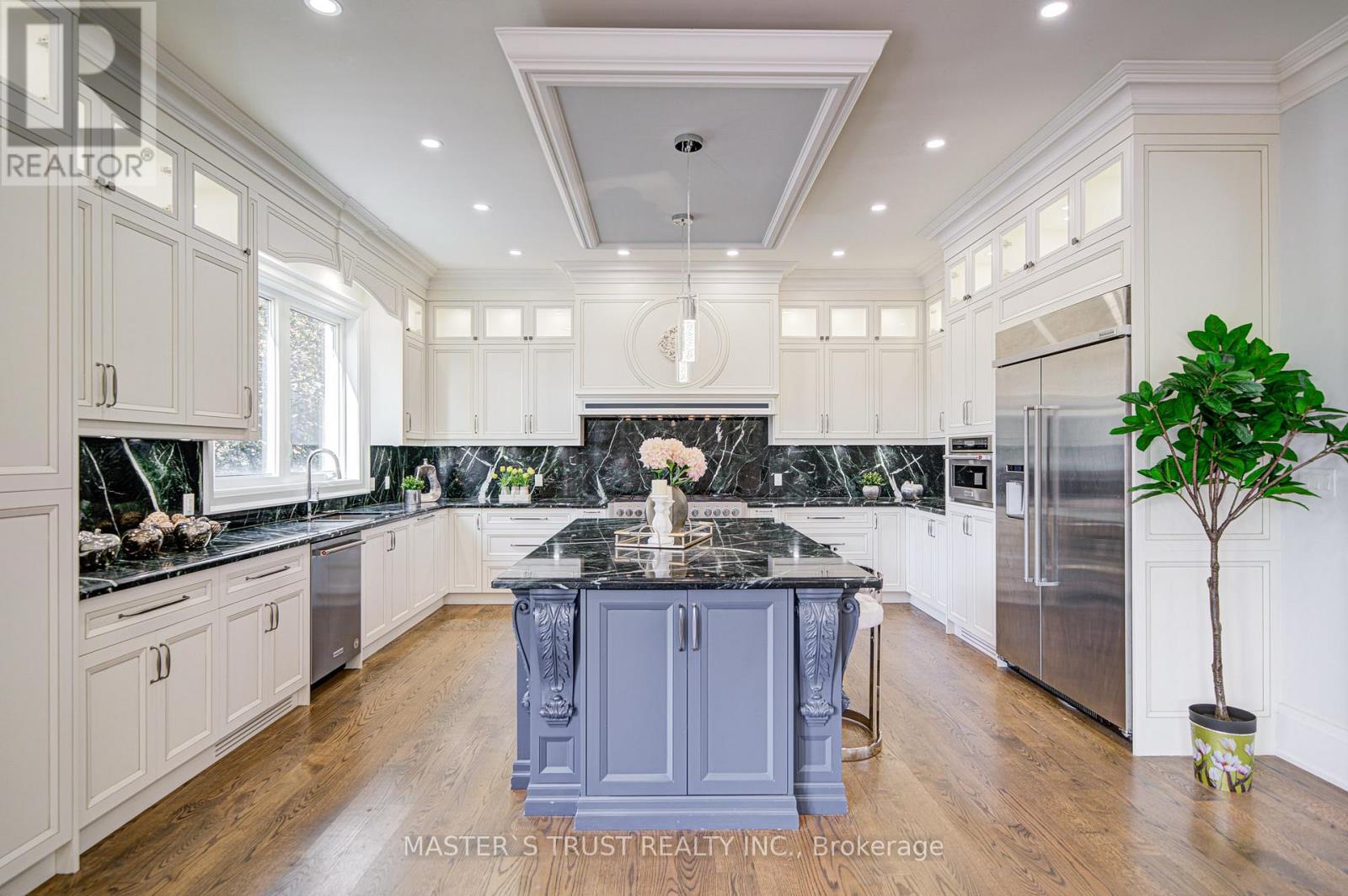 36 Sussex Avenue, Richmond Hill, Ontario  L4C 2E6 - Photo 14 - N12502492