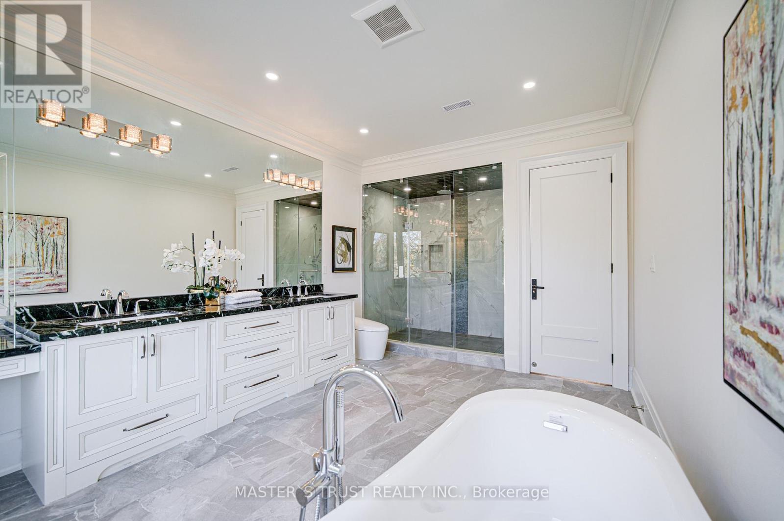 36 Sussex Avenue, Richmond Hill, Ontario  L4C 2E6 - Photo 26 - N12502492