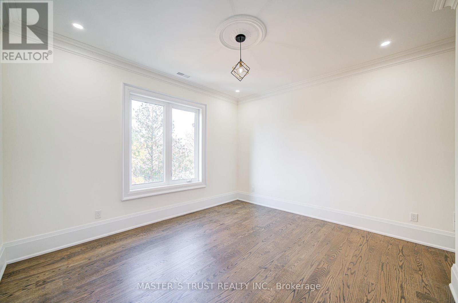 36 Sussex Avenue, Richmond Hill, Ontario  L4C 2E6 - Photo 33 - N12502492