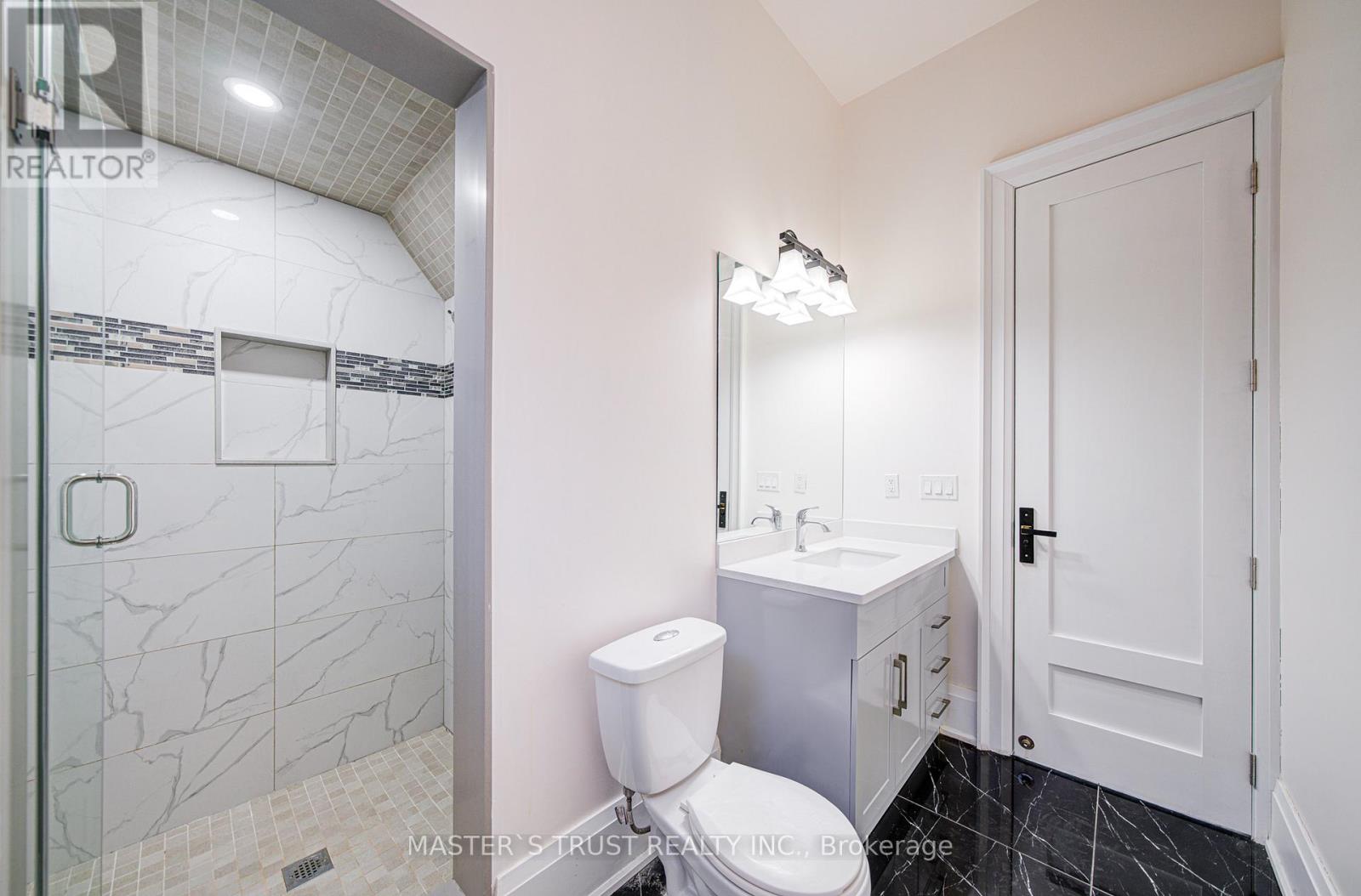 36 Sussex Avenue, Richmond Hill, Ontario  L4C 2E6 - Photo 38 - N12502492