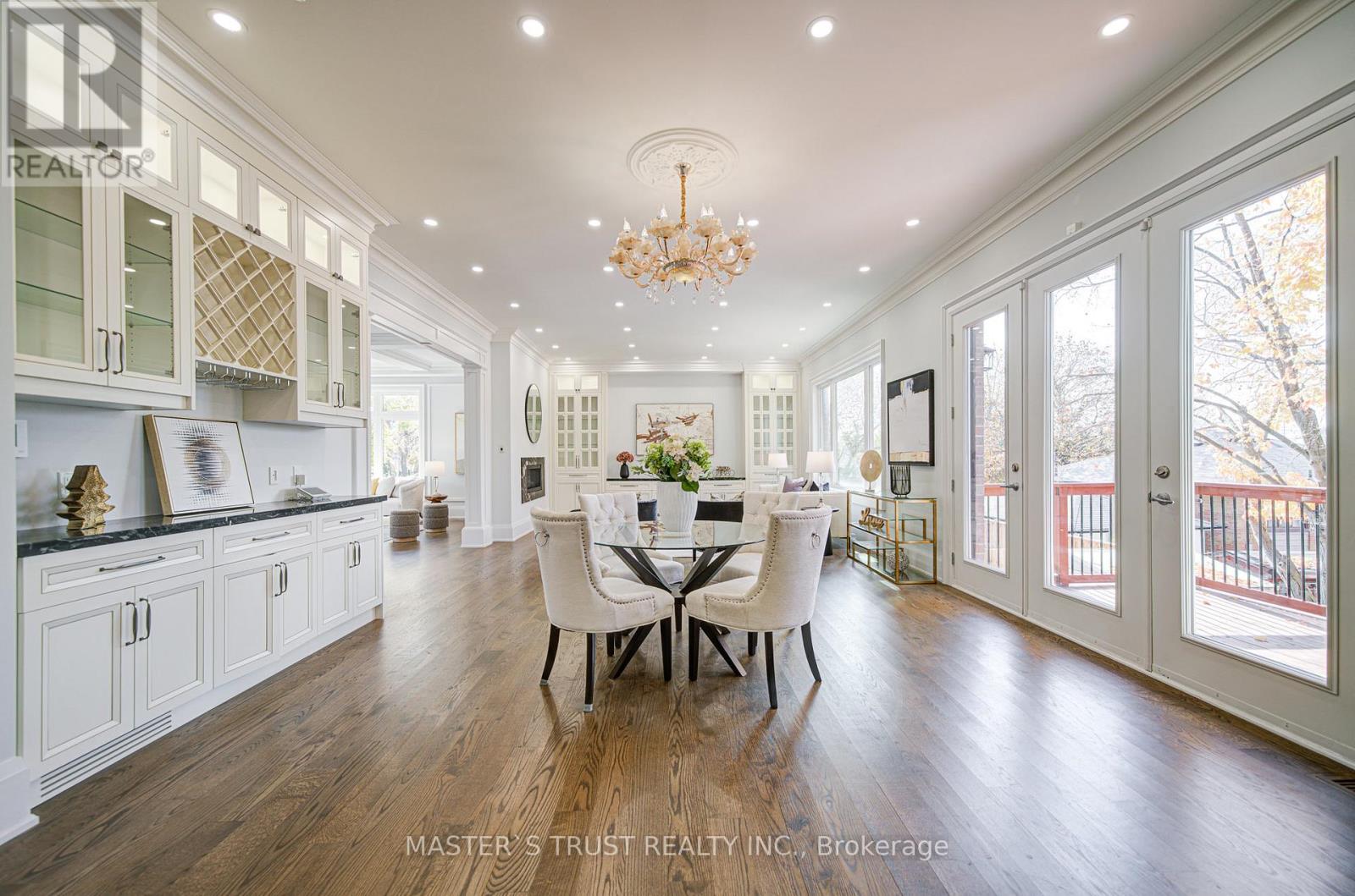 36 Sussex Avenue, Richmond Hill, Ontario  L4C 2E6 - Photo 11 - N12502492