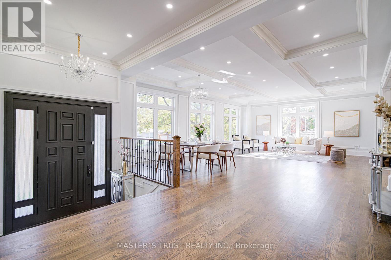 36 Sussex Avenue, Richmond Hill, Ontario  L4C 2E6 - Photo 4 - N12502492