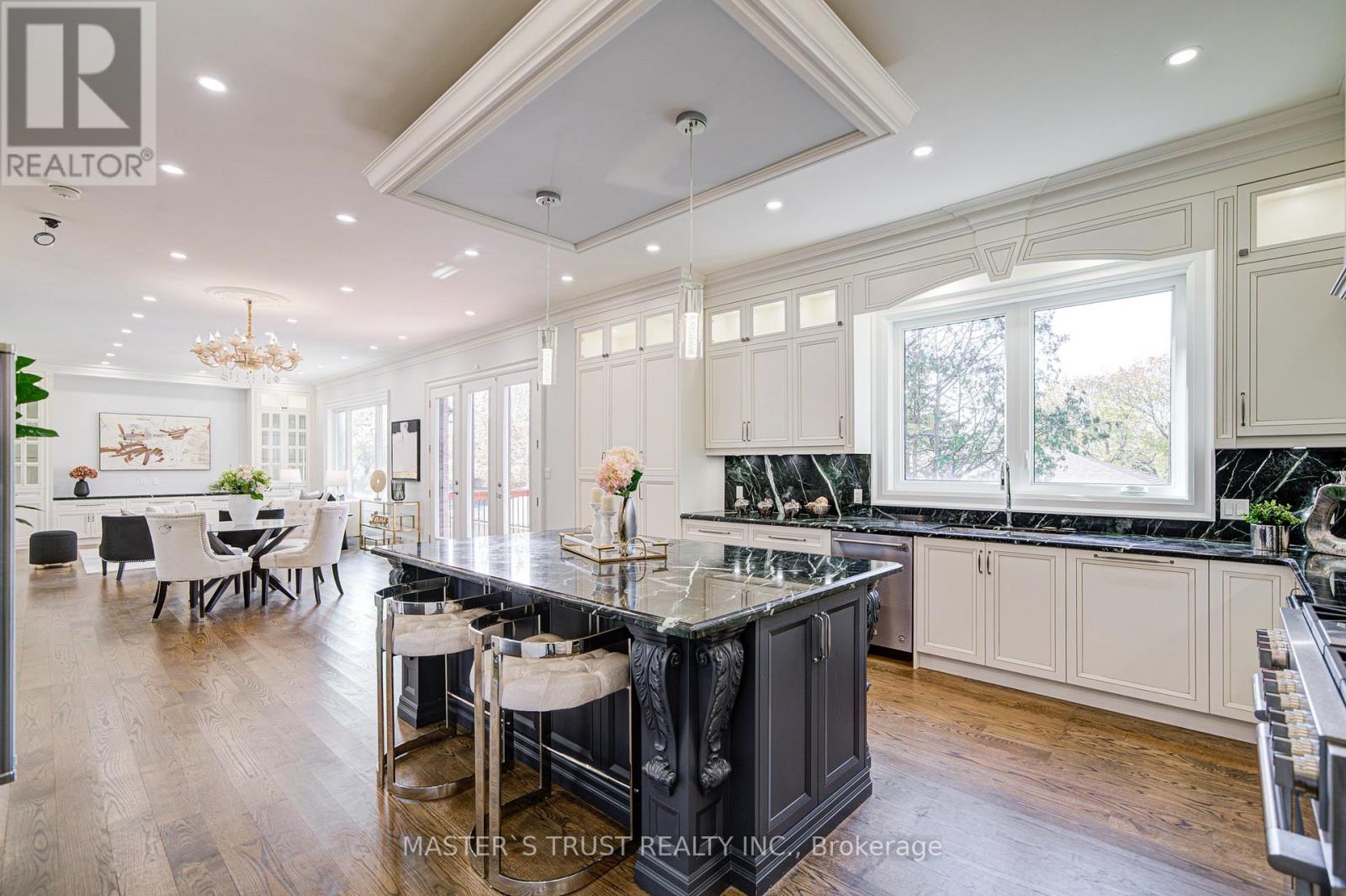 36 Sussex Avenue, Richmond Hill, Ontario  L4C 2E6 - Photo 15 - N12502492