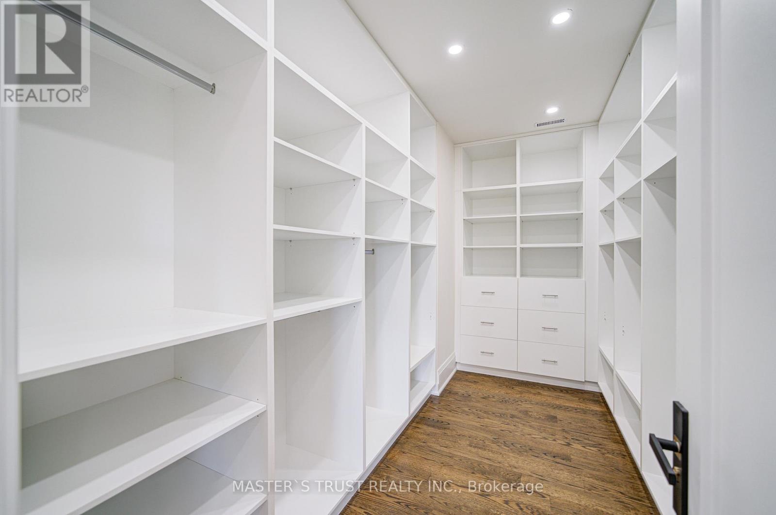 36 Sussex Avenue, Richmond Hill, Ontario  L4C 2E6 - Photo 27 - N12502492