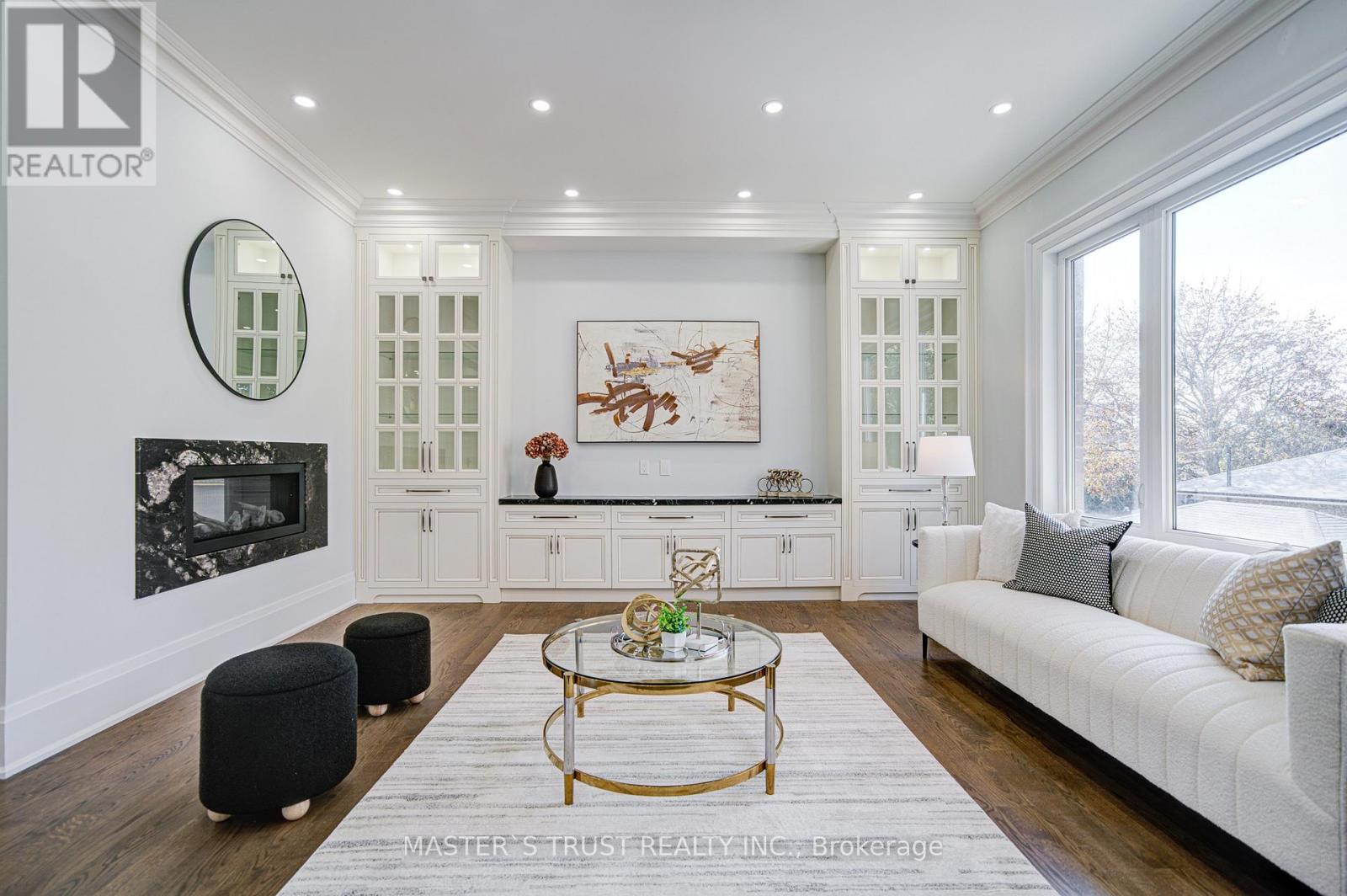 36 Sussex Avenue, Richmond Hill, Ontario  L4C 2E6 - Photo 9 - N12502492