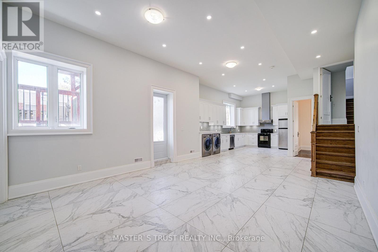 36 Sussex Avenue, Richmond Hill, Ontario  L4C 2E6 - Photo 35 - N12502492