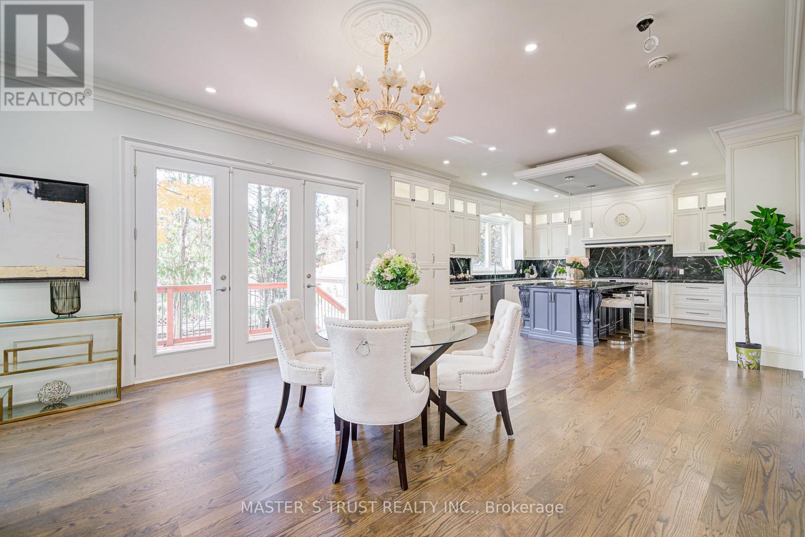 36 Sussex Avenue, Richmond Hill, Ontario  L4C 2E6 - Photo 12 - N12502492