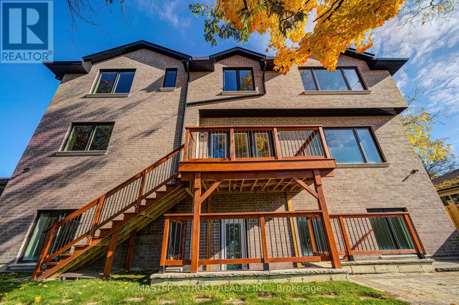 36 Sussex Avenue, Richmond Hill, Ontario  L4C 2E6 - Photo 40 - N12502492