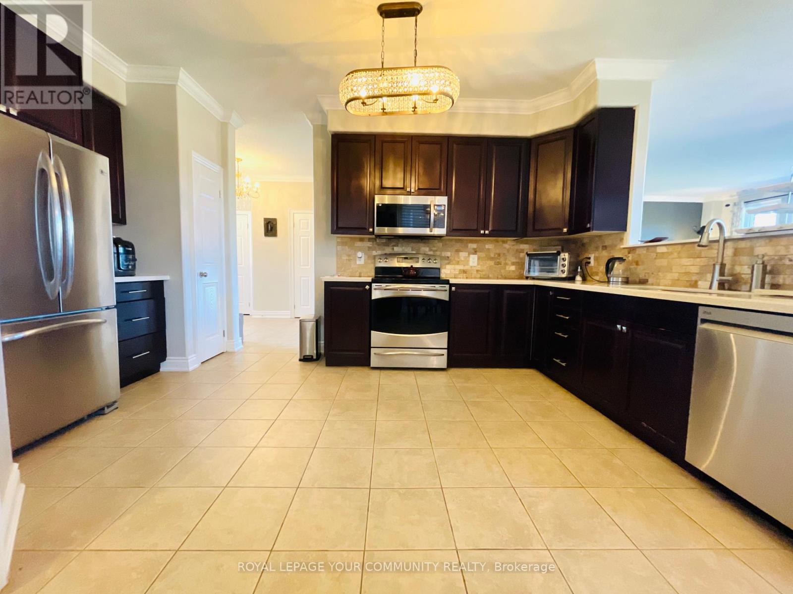 (Upper) - 996 Booth Avenue, Innisfil, Ontario  L9S 0A4 - Photo 6 - N12502316