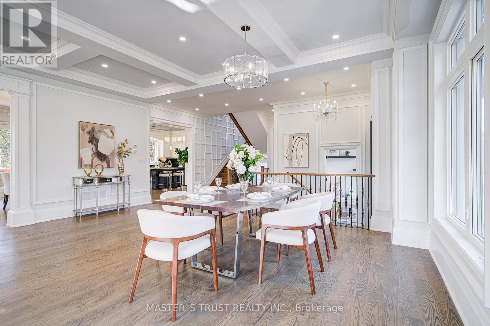 36 Sussex Avenue, Richmond Hill, Ontario  L4C 2E6 - Photo 5 - N12502492