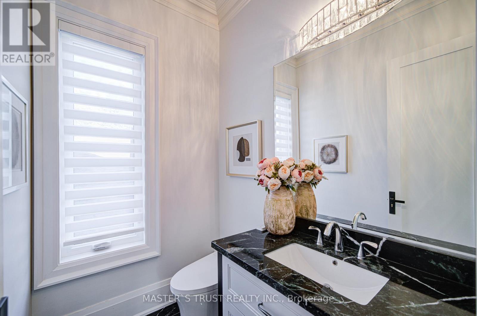 36 Sussex Avenue, Richmond Hill, Ontario  L4C 2E6 - Photo 20 - N12502492