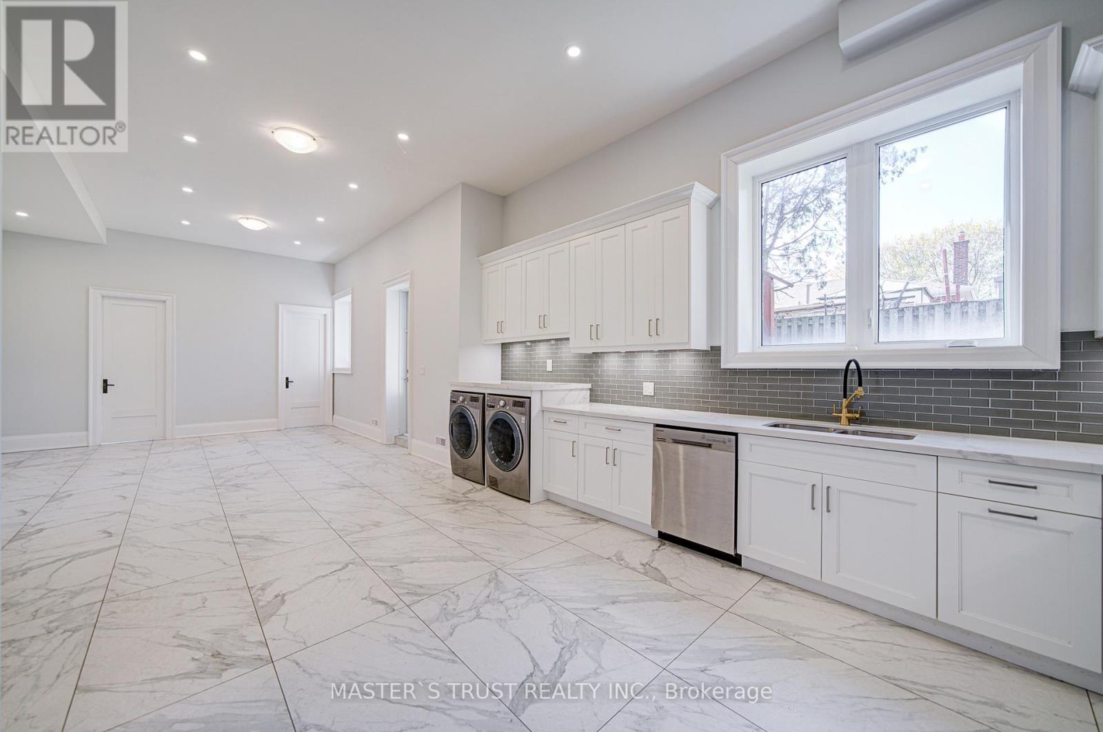 36 Sussex Avenue, Richmond Hill, Ontario  L4C 2E6 - Photo 36 - N12502492