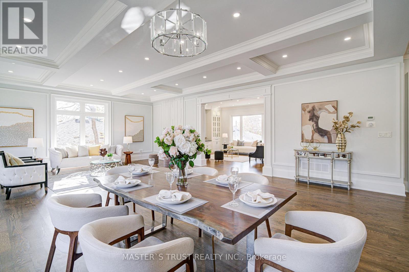 36 Sussex Avenue, Richmond Hill, Ontario  L4C 2E6 - Photo 6 - N12502492