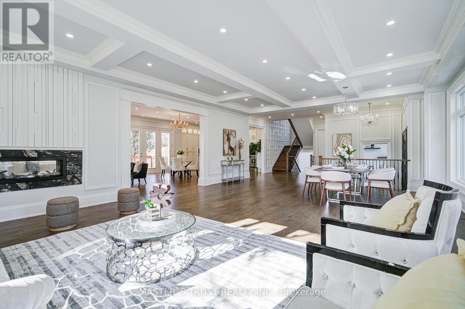 36 Sussex Avenue, Richmond Hill, Ontario  L4C 2E6 - Photo 7 - N12502492