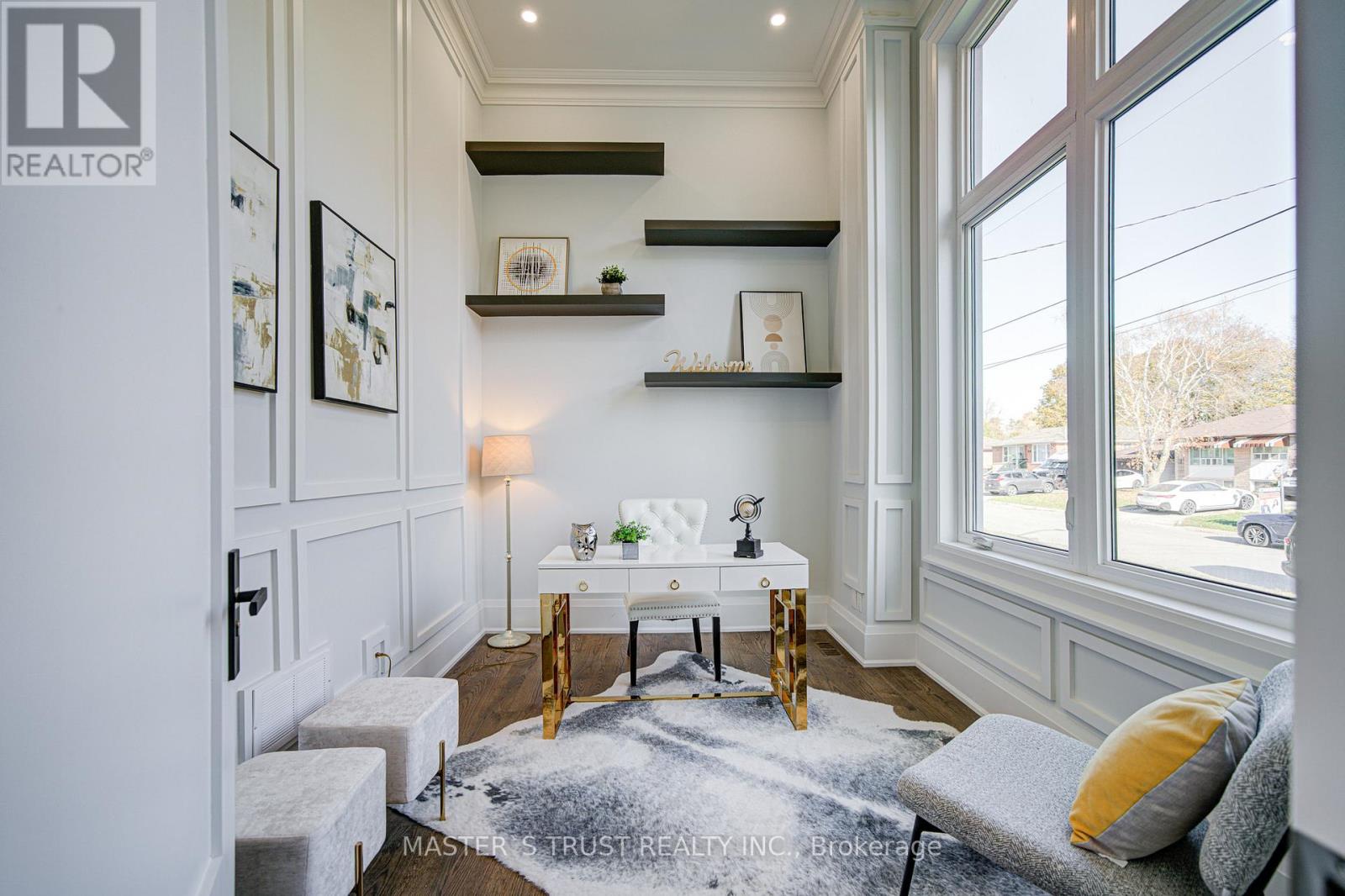 36 Sussex Avenue, Richmond Hill, Ontario  L4C 2E6 - Photo 3 - N12502492