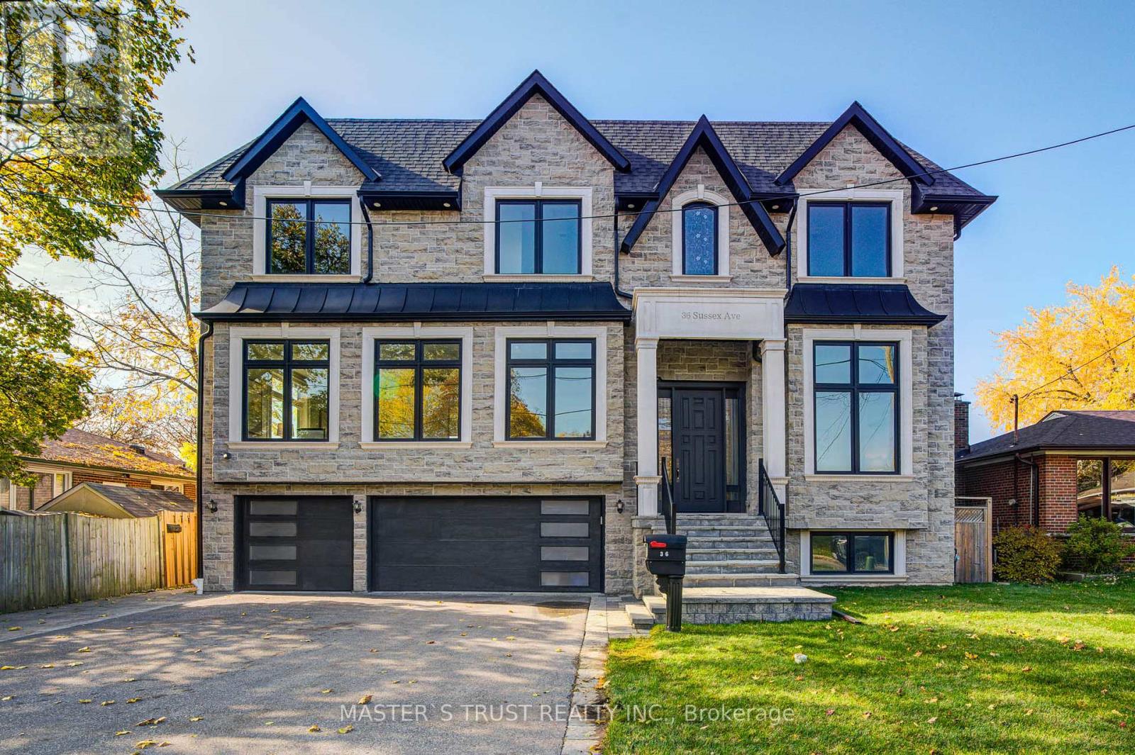 36 SUSSEX AVENUE, Richmond Hill, Ontario