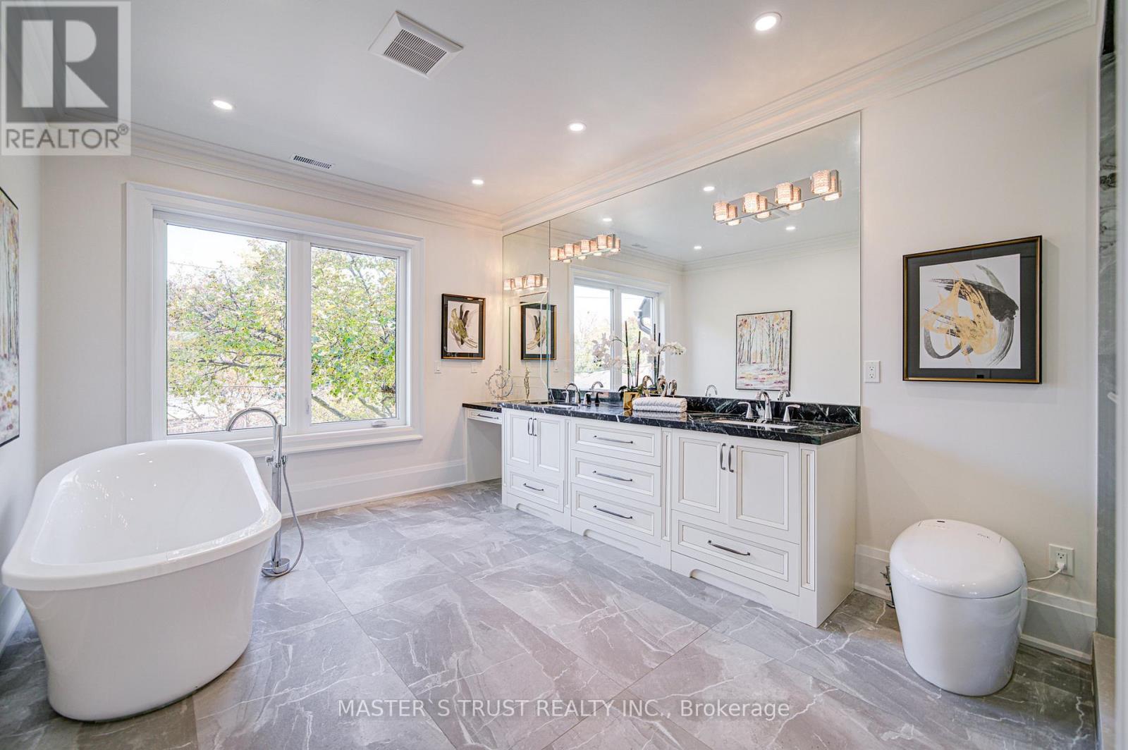 36 Sussex Avenue, Richmond Hill, Ontario  L4C 2E6 - Photo 25 - N12502492